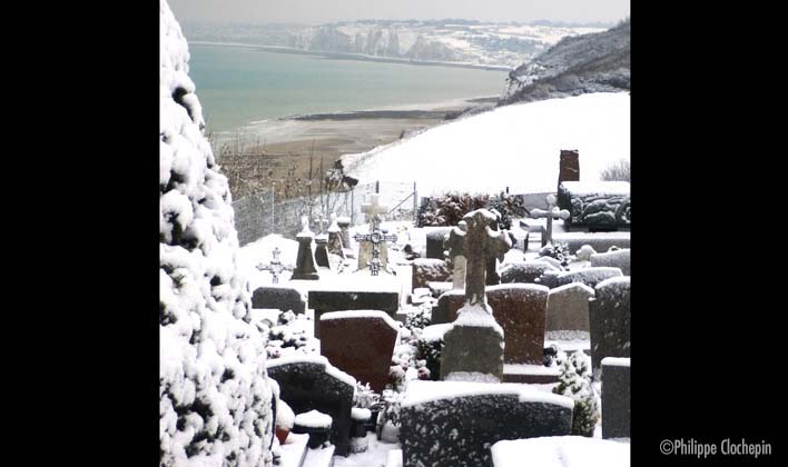 L'Association des amis de l'Eglise de Varengeville sur Mer, aide à la restauration de l'Eglise et du cimetiere marin, ainsi que la chapelle