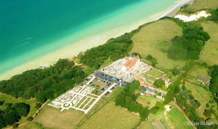 L'Association des amis de l'Eglise de Varengeville sur Mer, aide à la restauration de l'Eglise et du cimetiere marin, ainsi que la chapelle